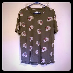 🔴SOLD🔴Skull&Floral VNeck Tee