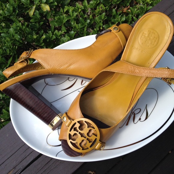 ⚡️Tory Burch mustard open toe sling backs sz 8.5 - Picture 2 of 4