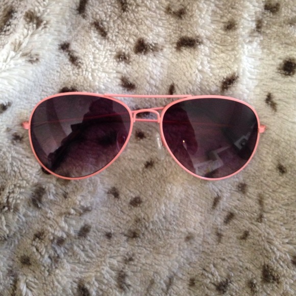 Pink aviator sunglasses