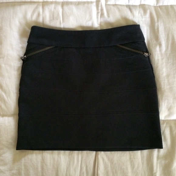 BCBGeneration Zipper Detail Mini Skirt in Black