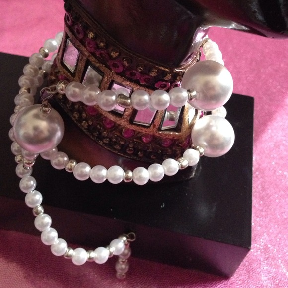 Custom beaded silver and pearls charmed bracelet