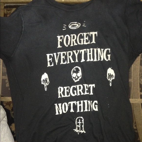 UNIF TEE SIZE M FORGET EVERYTHING REGRET NOTHING