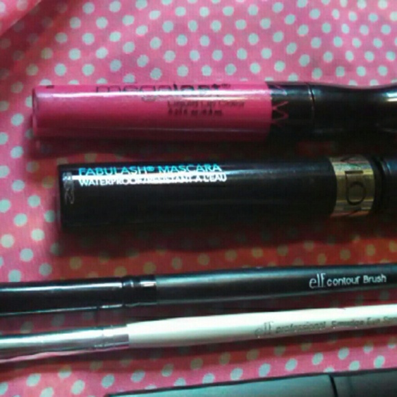 Makeup - Picture 4 of 4