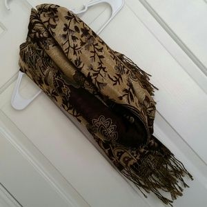 *BUNDLED* for  @kyckthekat 2 scarfs and 5 Rings