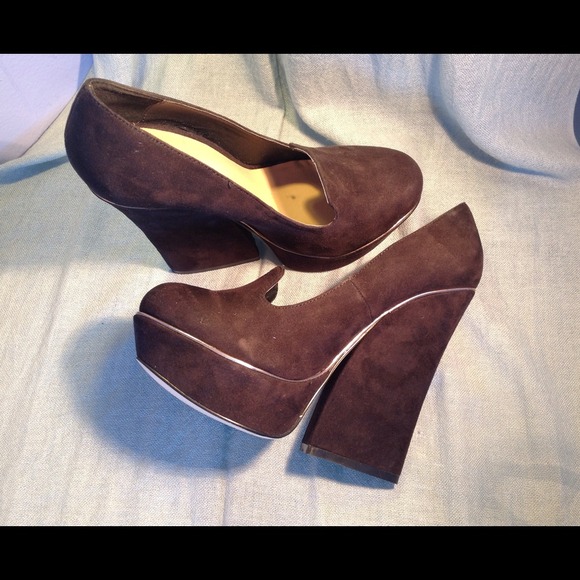 Subtly hyper-fashionable. The best kind of heel.