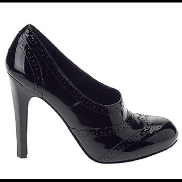 LOOKING FOR: Yerex Slip On Guess by Marciano