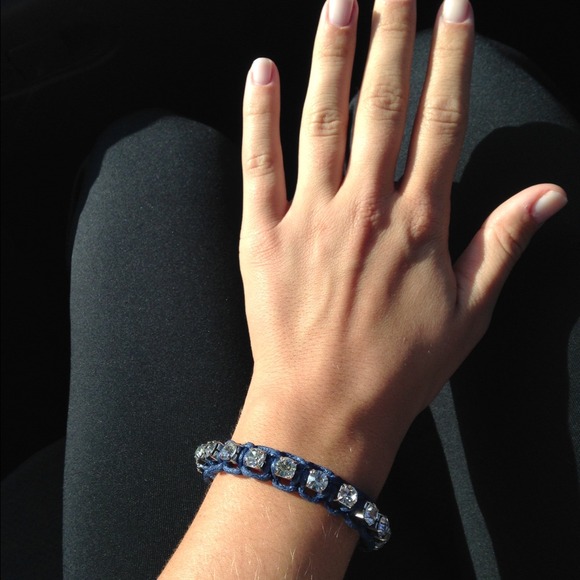 Rhinestoned toggle bracelet - Picture 2 of 4