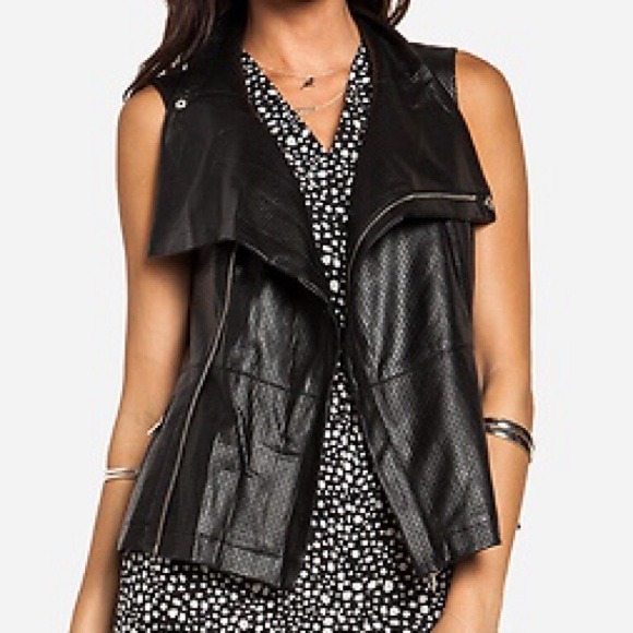 🎀✨HOST PICK ✨🎀Dailylook Leather Perforated Vest