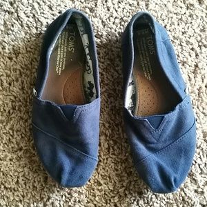 navy blue toms