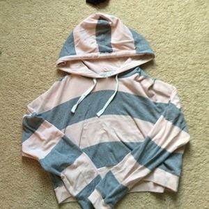 Hooded long sleeve cropped top