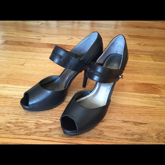 NINE & Co Black Open-Toe Heels
