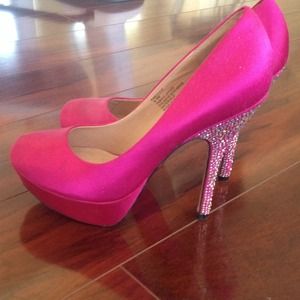 Steve Madden fushia rhinestone satin pumps 8.5