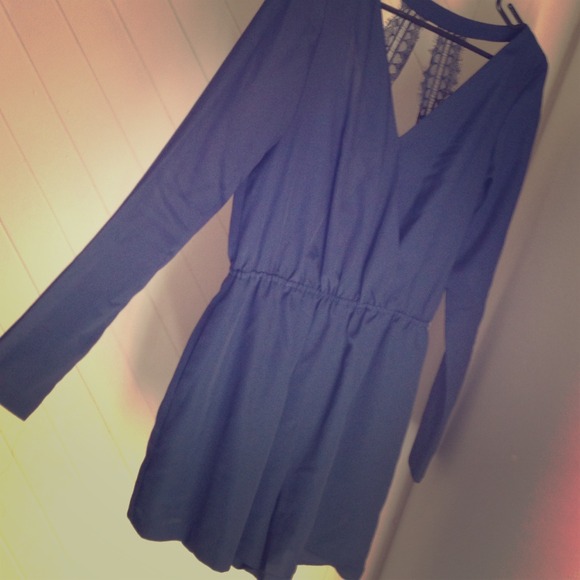 BCBG- Navy blue short/dress with lace back!