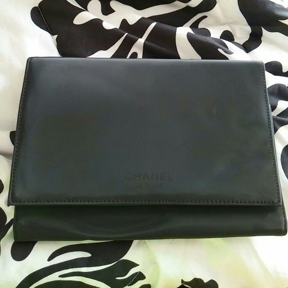 CHANEL Brush & Makeup Traveler