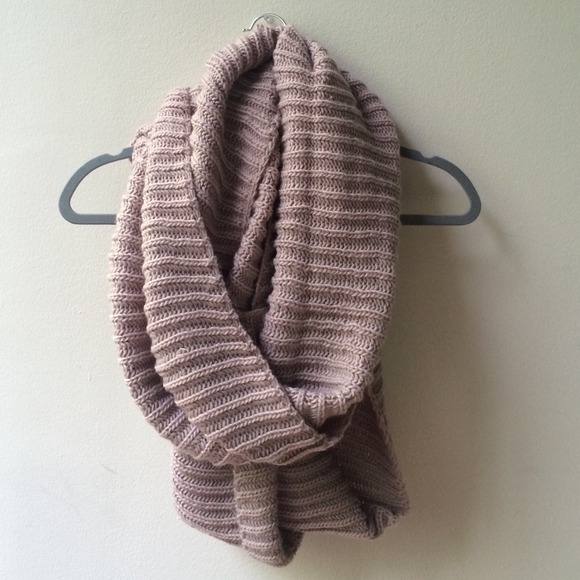 Urban Outfitters Accessories - Blush colored chunky scarf