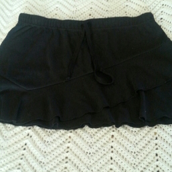 Short black shirt