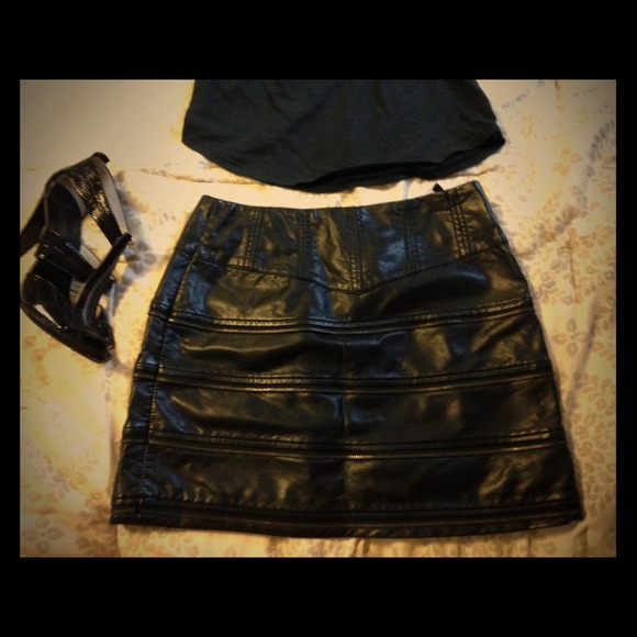 Black faux leather high waisted skirt