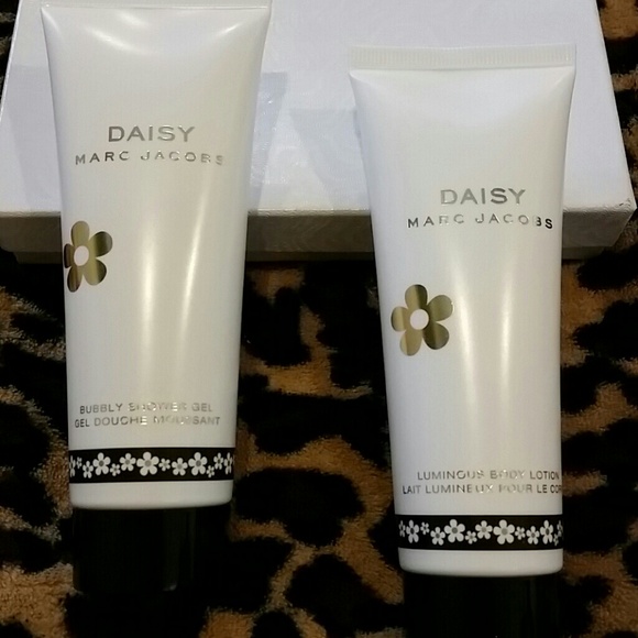 Marc Jacobs Daisy shower gel &shimmer body lotion