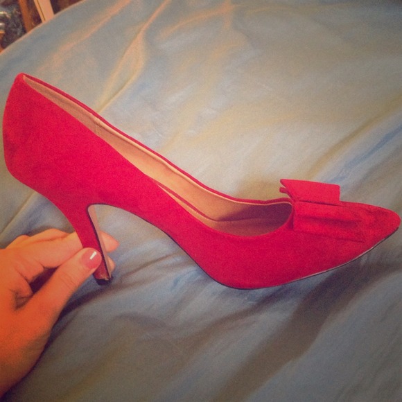 💛WORN ONCE💛 Red Pointed Toe Bow Heels
