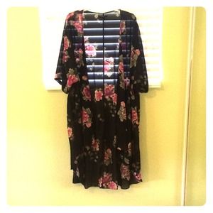 Forever 21 Floral KIMONO