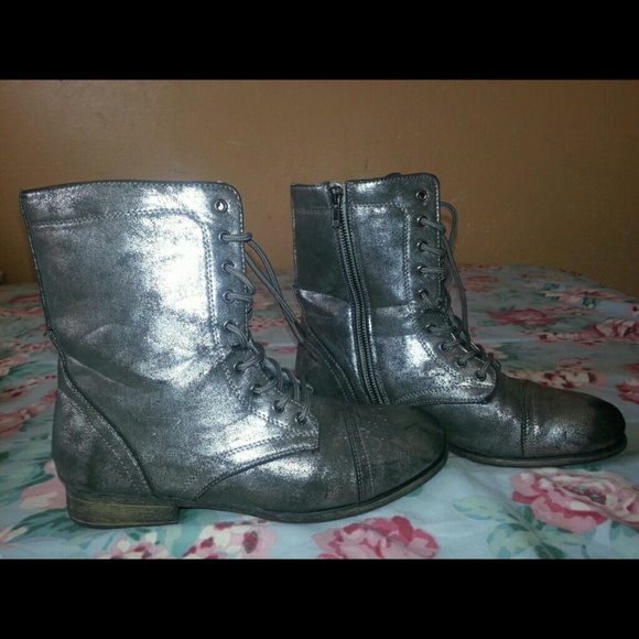 Women's metallic Boots