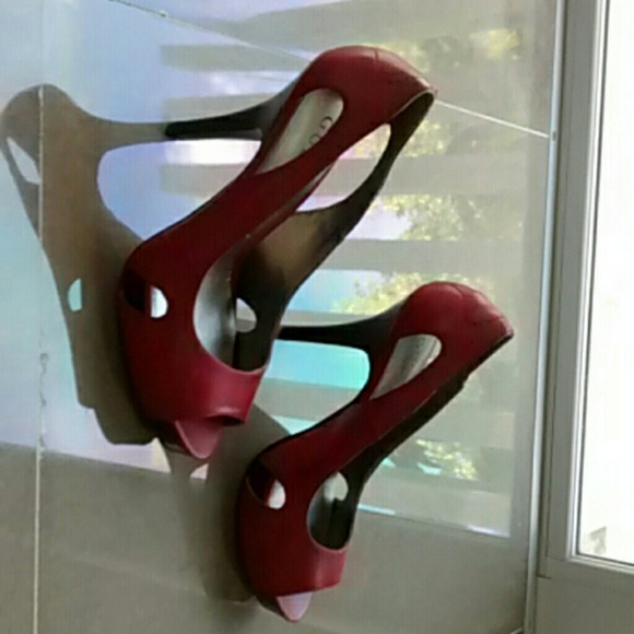 GUESS red peep toe pumps size 7 4.5-inch - Picture 2 of 4
