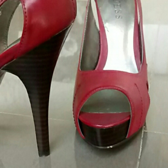GUESS red peep toe pumps size 7 4.5-inch - Picture 4 of 4
