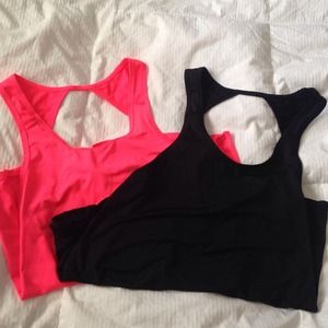 AE workout tank bundle!💕