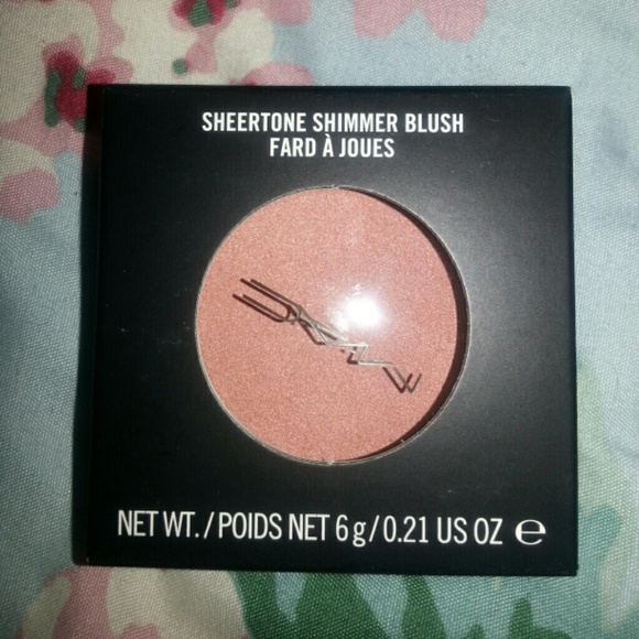 *** sold out*** M.A.C SUNBASQUE BLUSH
