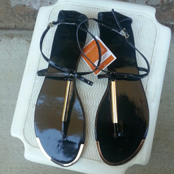 Black tstrap sandels