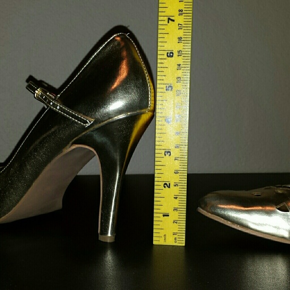 Qupid Gold Heels - Picture 2 of 4