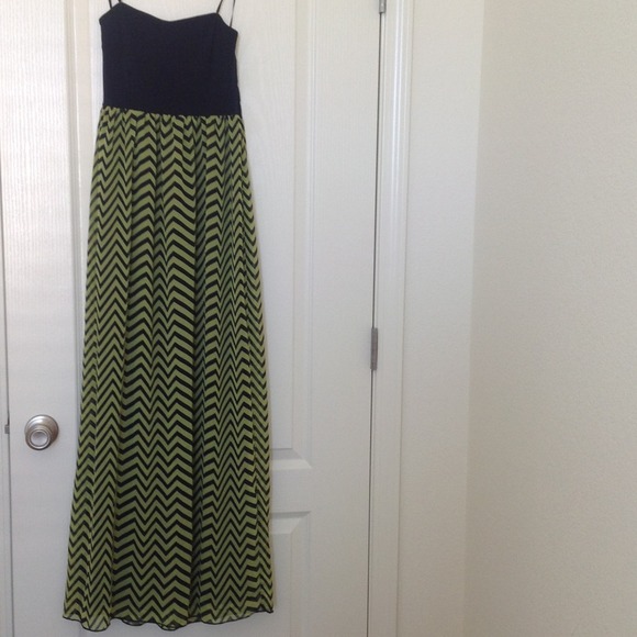 NWOT strapless maxi dress - S