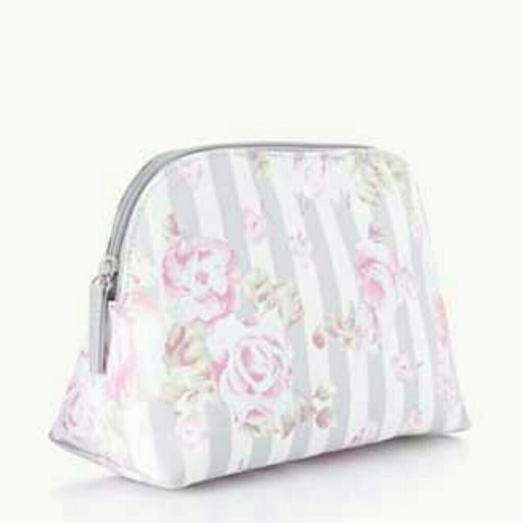 Forever 21 cosmetic bag