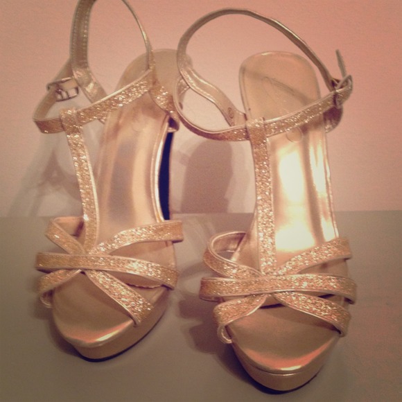 Gold glittery strappy pumps