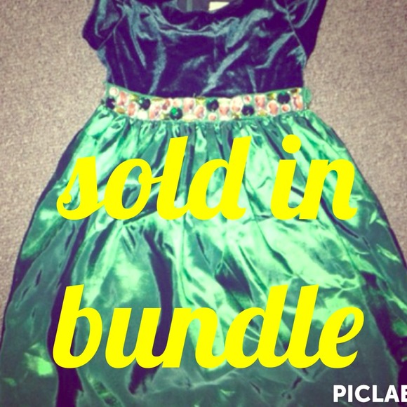 sold in bundle to @raynamarie ❤️💛💚💙💜