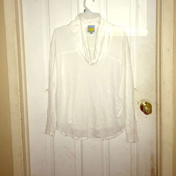 White long sleeve c&c top