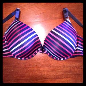 40C bra multi colored stripes. Never worn