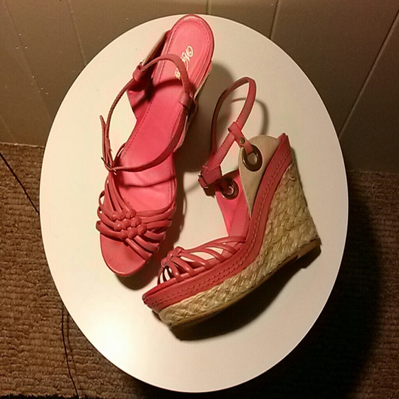 Pink strap sandals with macrame wedge heels