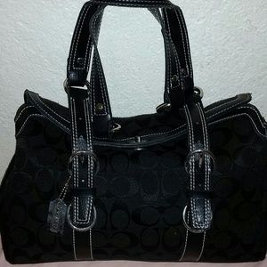 coach purse (yea its AUTHENTIC)