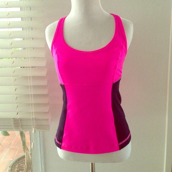 New lululemon pink/blk top size 4