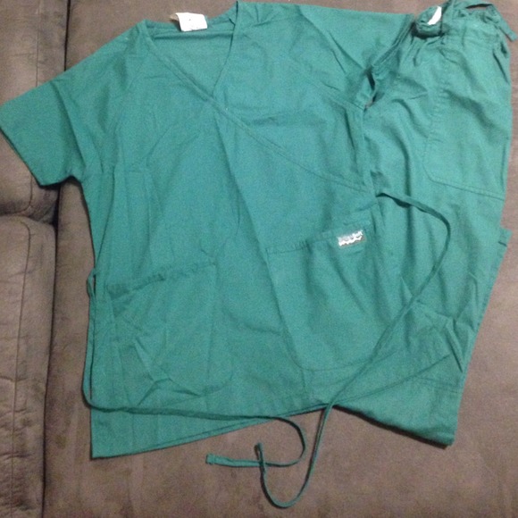 Green scrub set