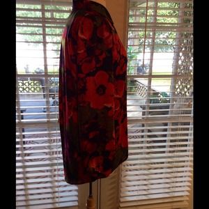 High-low button up floral top. New.