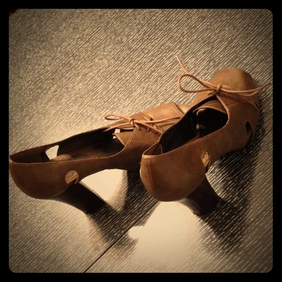 Adorable open toe laced heels. At 60$ value!!!