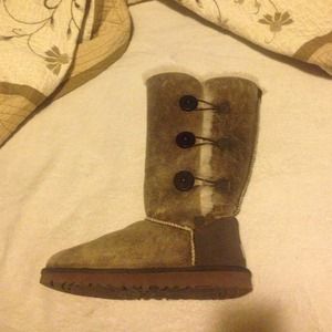 uggs! size 9 worn maybe 5 times. perfect condition