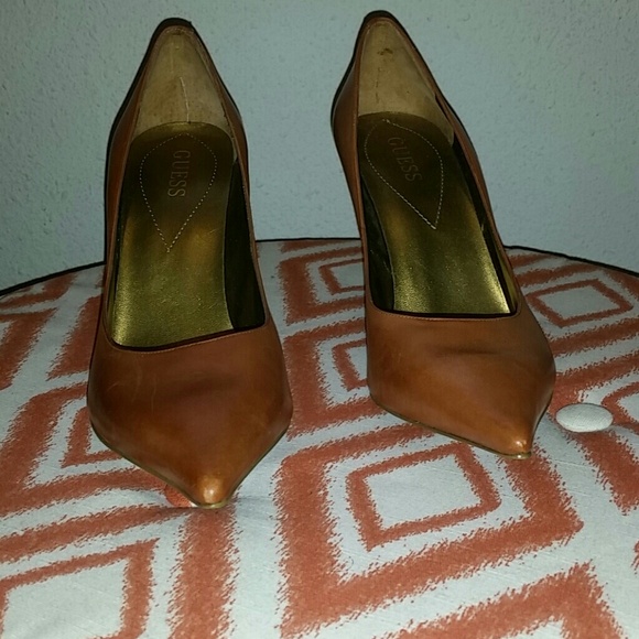 Guess cognac pumps