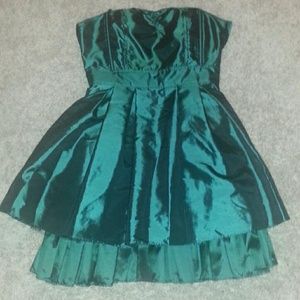 So adorable! ! Emerald green dress