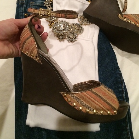 Steve Madden Shoes - NWOT STEVE MADDEN WEDGES