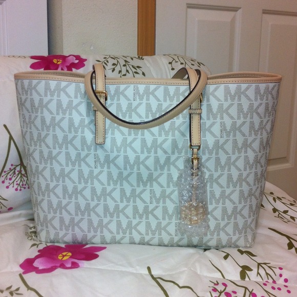 ❤️SALE! Michael Kors Medium Jet Set Tote