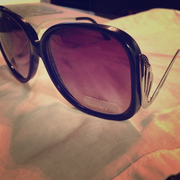 Sunglasses! Hot ❤️