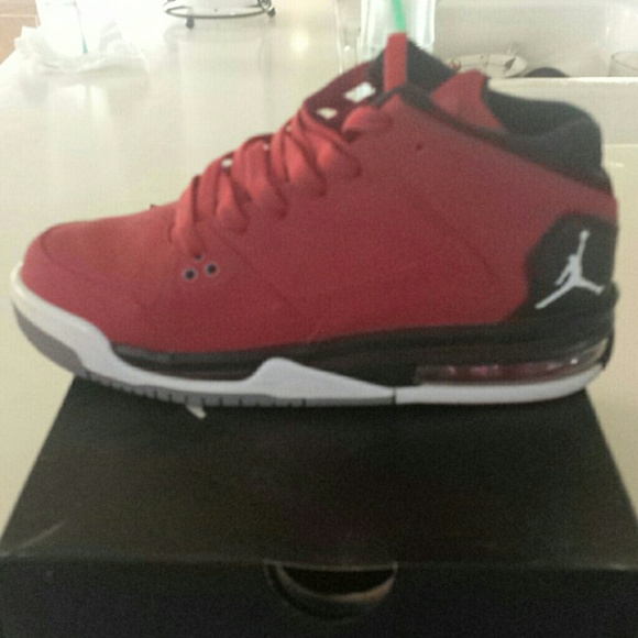 Jordan Flights 💜 RESERVED FOR @luwam14 💜